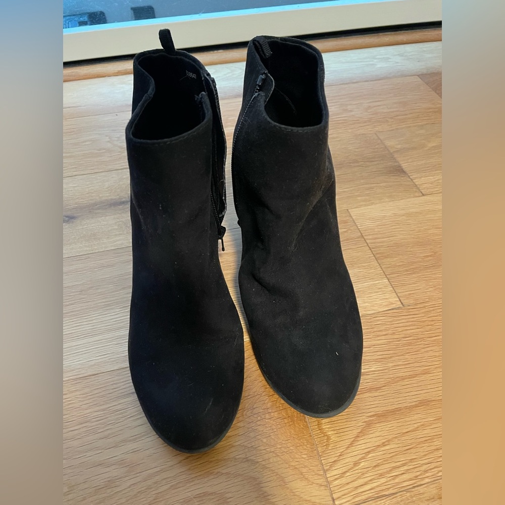 Gap black booties